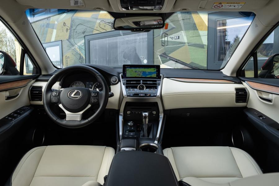 Торпедо Lexus NX200 2018 года  (CIS) (фото 23 из 43)